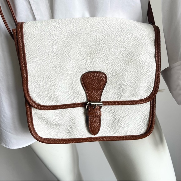The PERFECT Summer Bag: Elegant White and Brown Jules & James Crossbody - Picture 2 of 8